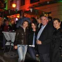 Heinz Karg mit Besucherinnen der Italienischen Nacht im Jahre 2011.