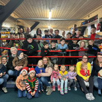 Kinder und Jugendliche vom Boxclub freuten sich über Bulmare-Gutscheine und Plätzchen