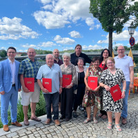 Bürgermeisterkandidat Martin Antretter (re.), SPD-Kreisvorsitzender Peter Wein (li.) und Ortsvorsitzende Kerstin von Brincken (2.v.re) ehrten für langjährige Mitgliedschaft (v.li.) Werner Dantl, Walter Gebhart, Michael Arnold, Roswitha Gebhart, Bernhard K